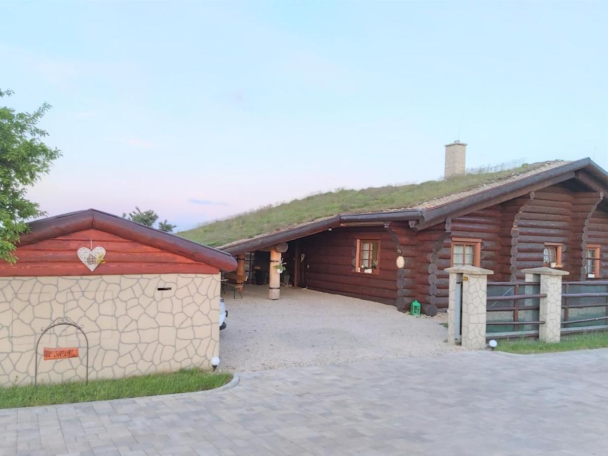 U Srubu Sychrov Lejlighed Eksteriør billede